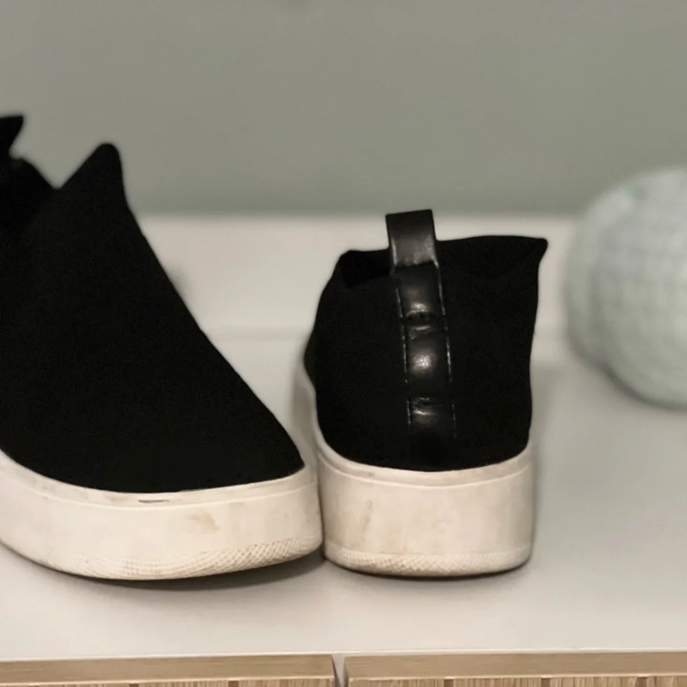 Women’s Steve Madden Knitted upper Black Slip On Shoes.  Size is 8.5 M.